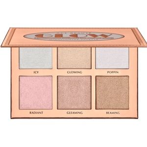ACE BEAUTÈ
Glow Essentials Highlighter Palette